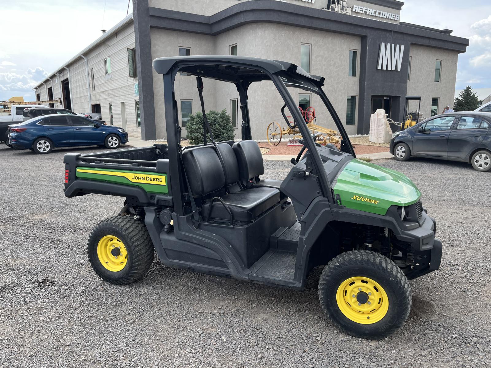./imagenes/INVOICE/2019/18261/JOHN DEERE XUV835E (1).JPG